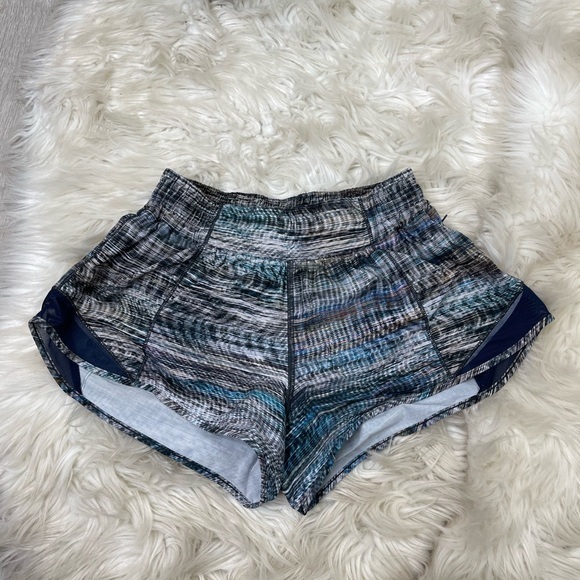 Lululemon Hotty Hot‎ Shorts in Digital Oasis 6 - Picture 2 of 8